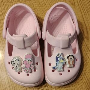 CROCS Kids Light Pink Clog Sandals with Bluey Character Charms